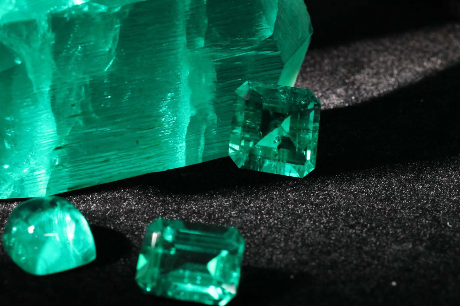 Emerald Cluster Beryl Rough